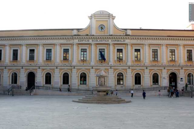 I 14 edifici scolastici pi� antichi di Bari: monumentali punti di riferimento cittadini